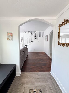 Interior - Updated Home- Sleeps 11+ Close 2 beaches & Parks! Walking to bar and Grille! (Palmetto)