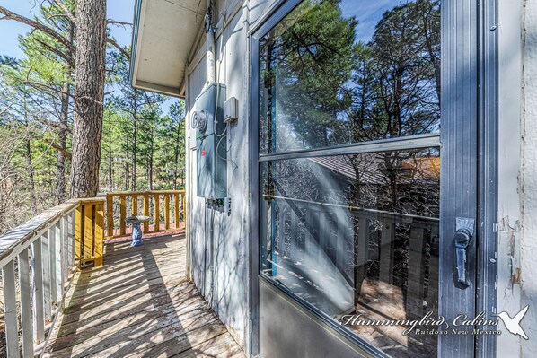 Property grounds - Step into nostalgia at Mama's Cabin, Pet Friendly (Ruidoso)