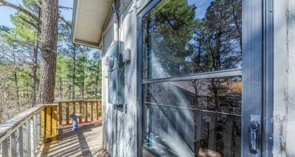 Mama's Cabin | Slow Down & Breathe Easy in This Pet-Friendly Pine Forest Escape