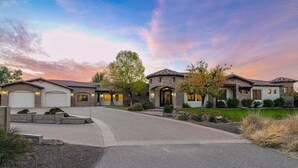 Exterior - Oasis Estate with Pool, Hot Tub, 3 Pickleball Courts, Putting Green, 13’ Theatre (Gilbert)