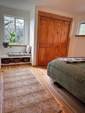 3 bedrooms, WiFi, bed sheets - Lake Front bright home with office, wood stove and sauna (Cottage Grove)