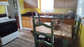 Private kitchen - Charming 3-bedroom house in Licking, MO (Licking)