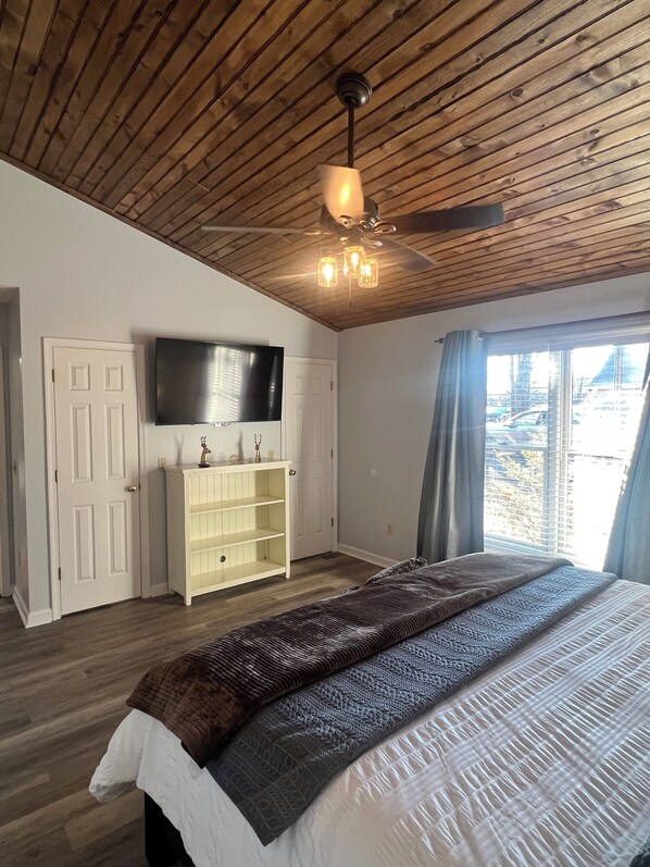 5 quartos, ferros/tábuas de passar roupa, Wi-Fi, roupa de cama