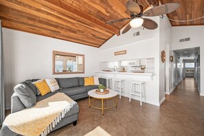 Televisión y chimenea