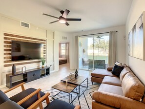 Smart TV, ping pong, offices, computer monitors - Parkside Adventure: Resort Oasis, Water Park, 15 Min to Magic! (Kissimmee)
