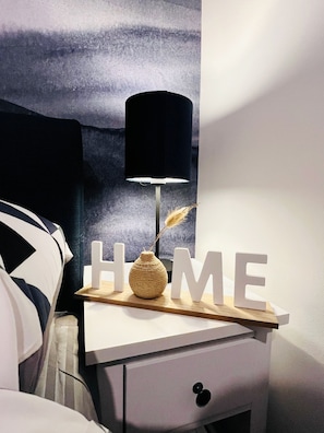 2 habitaciones, escritorio, tabla de planchar con plancha y wifi gratis 