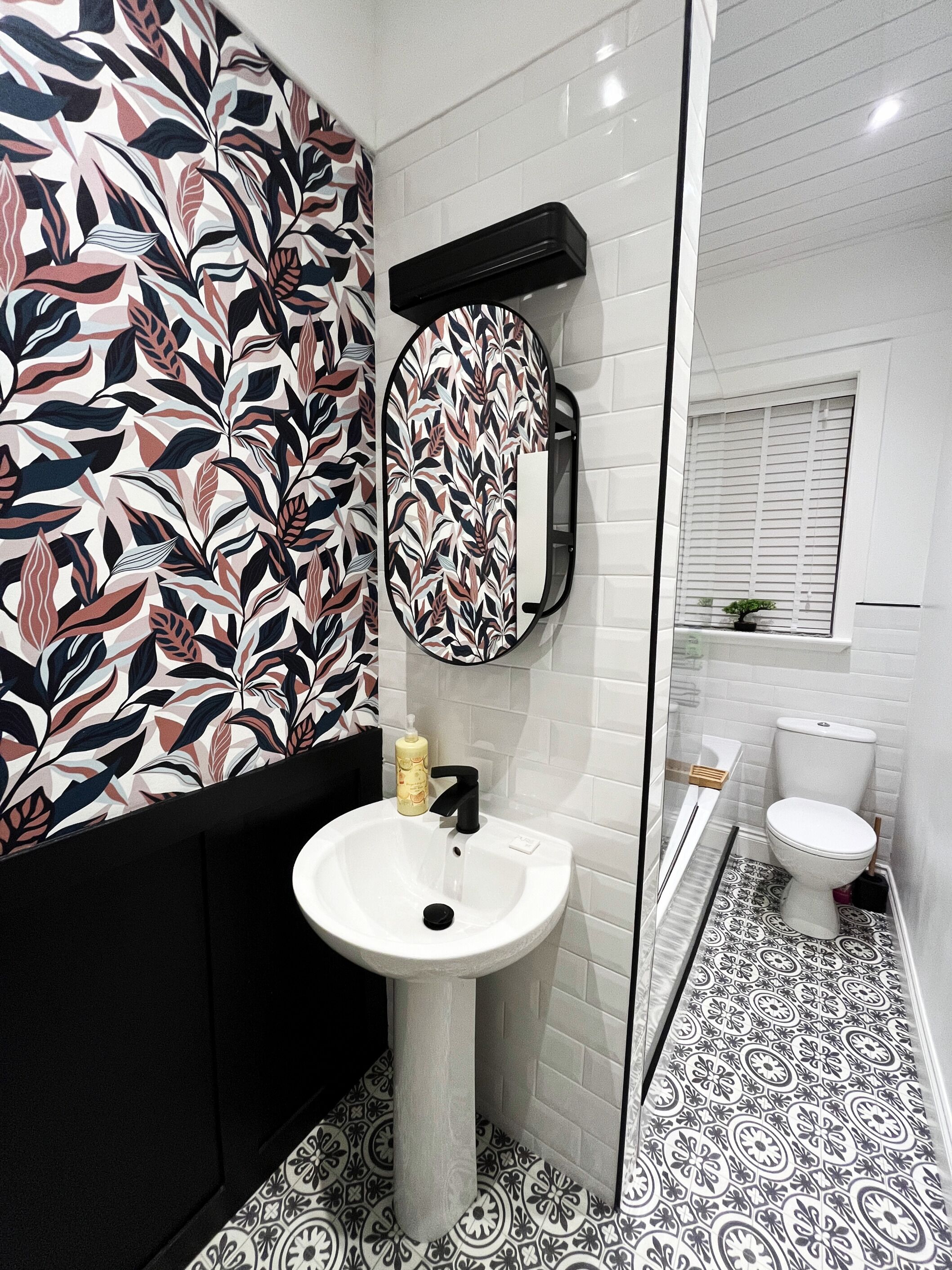 Haartrockner, Handtücher, Seife, Shampoo