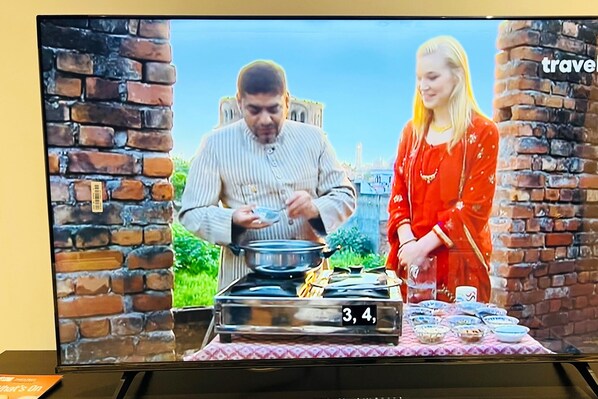 Dining - Ground Floor Entire Holiday Apartment - Self Check in/out - Perfect for 6 Guests (Crossgates)