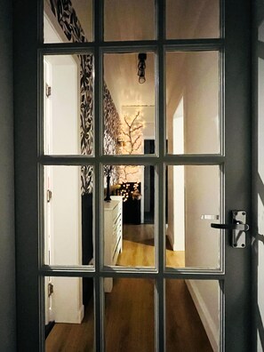 Interior - Ground Floor Entire Holiday Apartment - Self Check in/out - Perfect for 6 Guests (Crossgates)