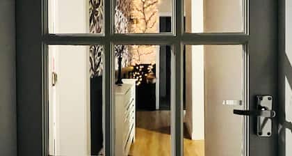 Ground Floor Entire Holiday Apartment - Self Check in/out - Perfect for 6 Guests