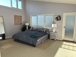 4 bedrooms, iron/ironing board, WiFi, bed sheets - 4 Bedroom Family Home in Paddo (Paddington)