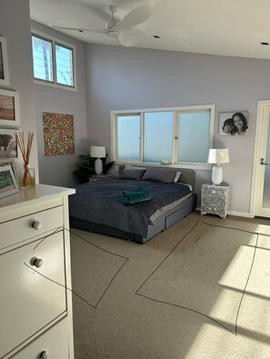 4 bedrooms, iron/ironing board, WiFi, bed sheets - 4 Bedroom Family Home in Paddo (Paddington)