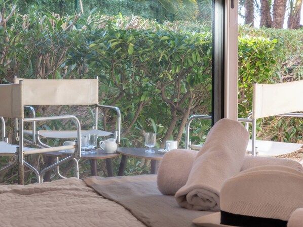 2 bedrooms, iron/ironing board, WiFi, bed sheets - Garden level Croisette sea view with garage (Cannes)