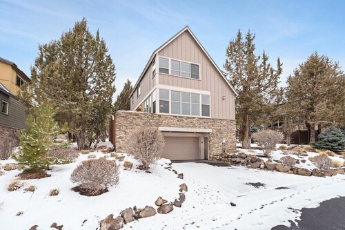 Presidio Place - Relaxing Retreat, Hot Tub, Views, AC