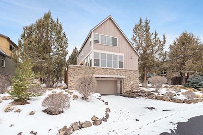 Presidio Place - Relaxing Retreat, Hot Tub, Views, AC