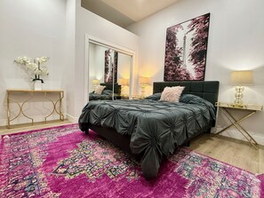 4 bedrooms, desk, iron/ironing board, travel cot - Charming 4-bedroom 4-bathroom! New! Location! (Orem)