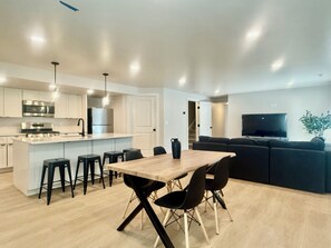 Dining - Charming 4-bedroom 4-bathroom! New! Location! (Orem)