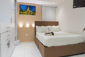 3 bedrooms, iron/ironing board, WiFi, bed sheets