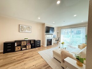 Smart TV, fireplace, computer monitors