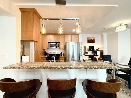 Modern 1-Bedroom LA Condo with 2 Parking Spaces - Prime Sherman Oaks Location