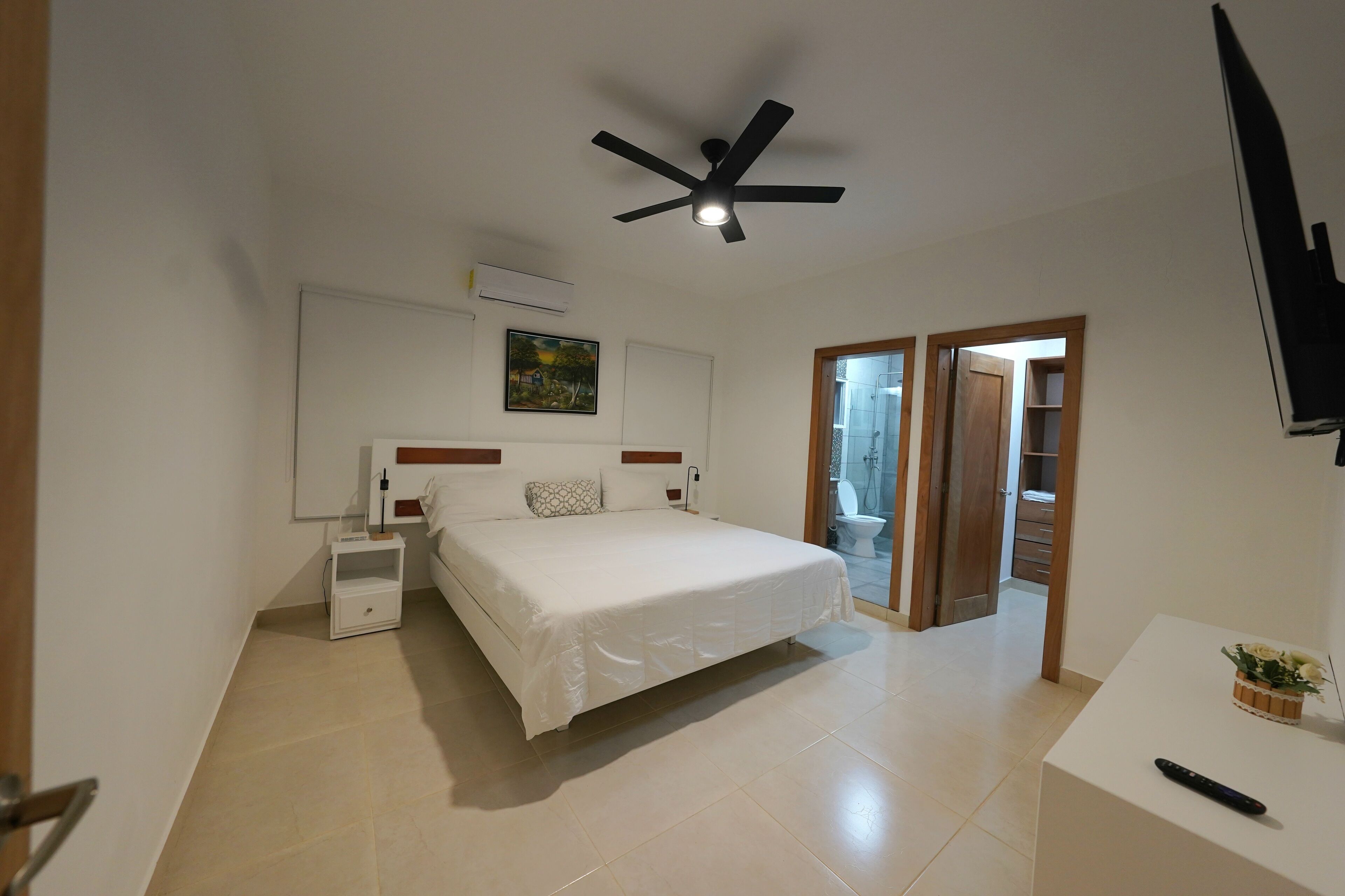 3 bedrooms, in-room safe, iron/ironing board, free WiFi