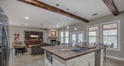 Hill Country Escape | Hot Tub | Pet Friendly