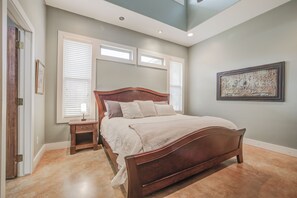 3 bedrooms, desk, iron/ironing board, free WiFi - Hill Country Escape | Hot Tub | Pet Friendly (Dripping Springs)