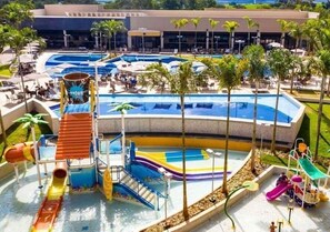 Pool - Suitable for up to 5 people in Olímpia, Solar das Águas Park Resort. (Olímpia)
