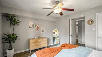 1 habitación, tabla de planchar con plancha, wifi y ropa de cama