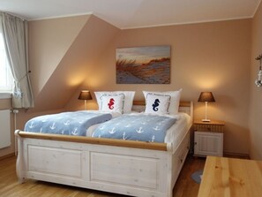 3 slaapkamers, een strijkplank/strijkijzer, wifi, beddengoed