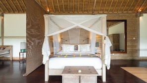 1 habitación, caja de seguridad en la habitación y ropa de cama 