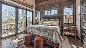 4 slaapkamers, een bureau, een strijkplank/strijkijzer, gratis wifi