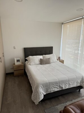 1 Schlafzimmer, Schreibtisch, WLAN, Bettwäsche
