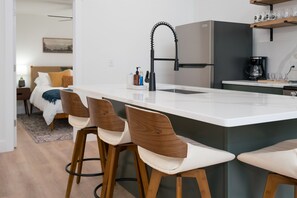 3 bedrooms, desk, iron/ironing board, travel crib