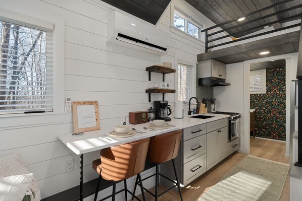 Fridge, microwave, oven, stovetop - Cozy Retreat | Hot Tub · Fire Pit · Tiny Home (Laurelville)