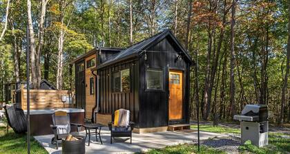 Tiny Home · Hot Tub · Fire Pit · Cozy Retreat