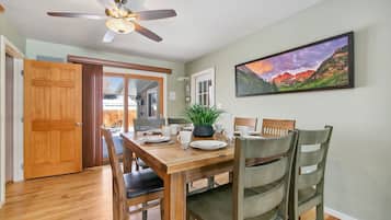 Maison, plusieurs lits, patio, vue jardin (1220 Juniper Ct) | Restauration