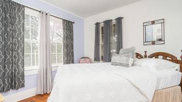 3 habitaciones, escritorio, tabla de planchar con plancha y wifi