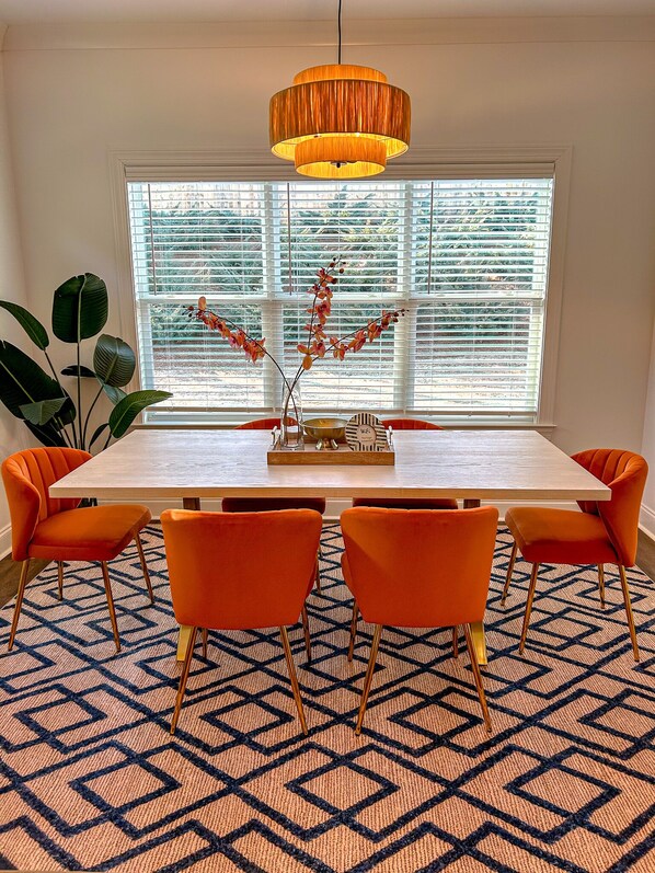 Dining - New! No Dawgs- Full 3-bedroom house minutes to campus (Auburn)