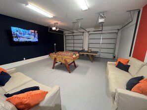 Smart-tv, bordfodbold, bordtennisbord