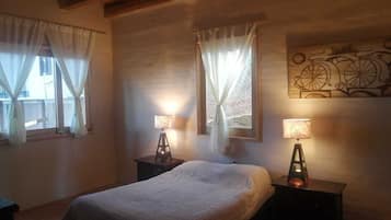 5 bedrooms, free WiFi, bed sheets