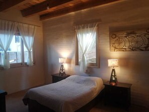 5 bedrooms, free WiFi, bed sheets