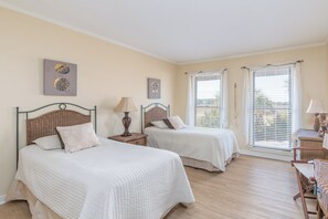 4 bedrooms, iron/ironing board, free WiFi, bed sheets