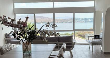 Belle Vue" house, with a spectacular view of the Tequesquitengo Lake.