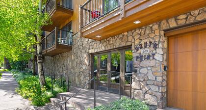 Southpoint 2D | Prime Access to Aspen Mountain, 2 BED / 2 BATH with Stunning Mountain Views