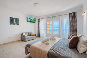 2 chambres, fer et planche à repasser, Wi-Fi gratuit, draps fournis