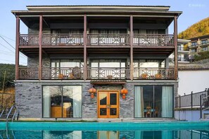 Suite Confort, balcon, vue montagne | Rideaux occultants, Wi-Fi gratuit, draps fournis