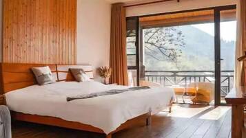 Blackout curtains, free WiFi, bed sheets