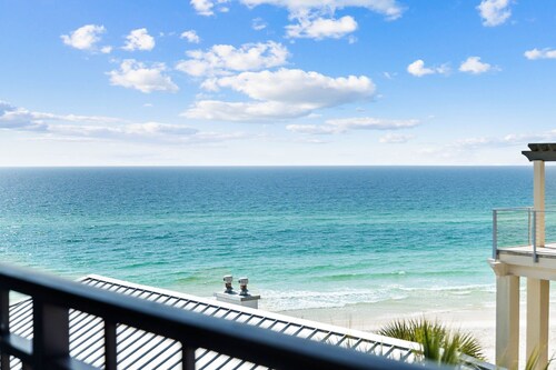 2nd Row Gulf View Beach Cottage, Gulf Front Community Pool, 335' of private Beach.