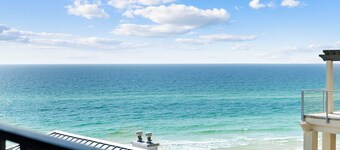 2nd Row Gulf View Beach Cottage, Gulf Front Community Pool, 335' of private Beach.